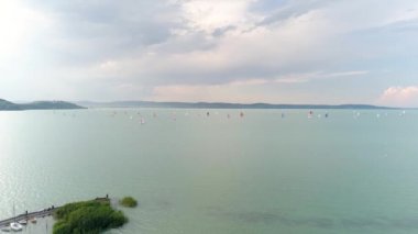 Balaton Gölü 'nde yelkenli botlar