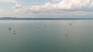 Balaton Gölü 'nde yelkenli botlar
