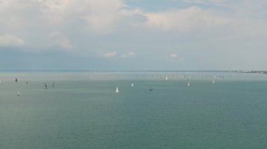 Balaton Gölü 'nde yelkenli botlar