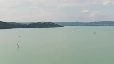 Balaton Gölü 'nde yelkenli botlar