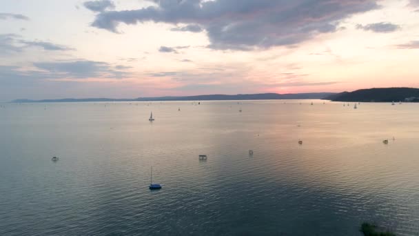 Balaton Gölü Nde Yelkenli Botlar — Stok video