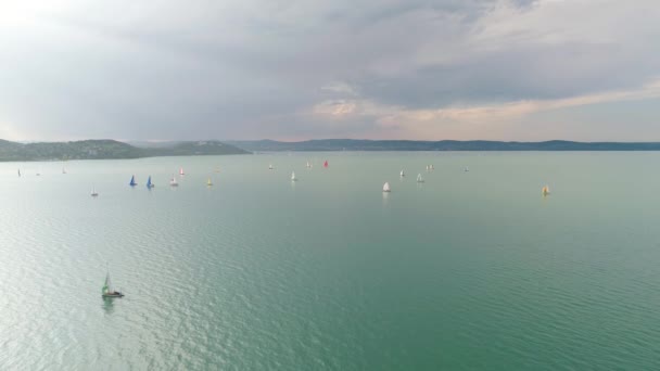 Плавучі Човни Озері Балатон — стокове відео