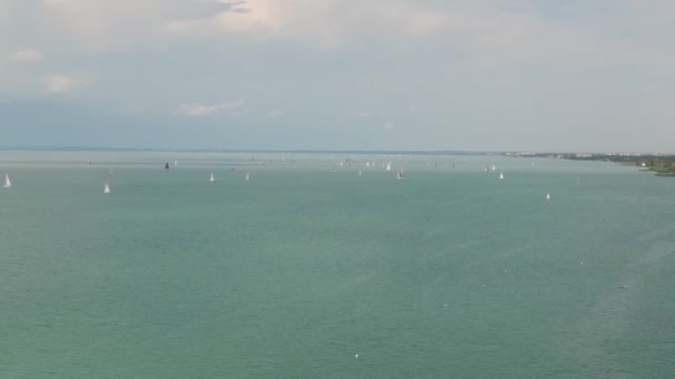 巴拉顿湖上的帆船 — 图库视频影像