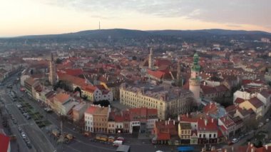 Ortaçağ Sopron 'unun ateş kulesiyle çekilmiş hava videosu.