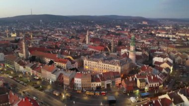 Ortaçağ Sopron 'unun ateş kulesiyle çekilmiş hava videosu.