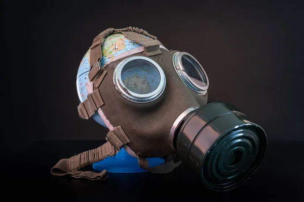 Gas Mask Globe Coronavirus Protection — Stock Photo, Image