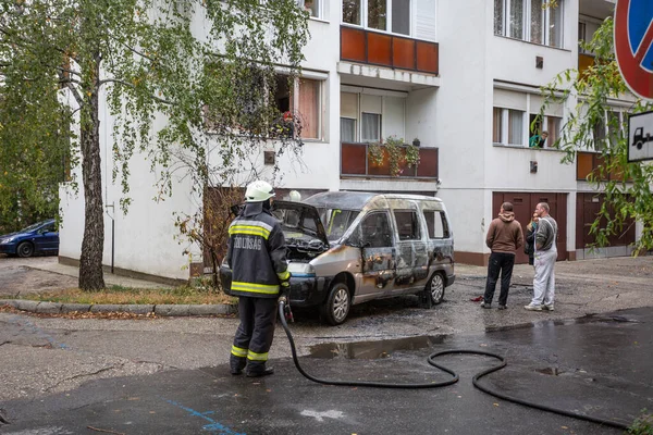 Kaposvar Hongrie Oct Des Pompiers Aident Brûler Une Voiture Sur — Photo