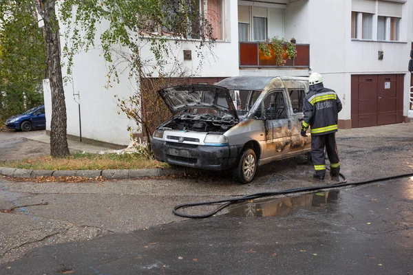 Kaposvar Hongrie Oct Des Pompiers Aident Brûler Une Voiture Sur — Photo