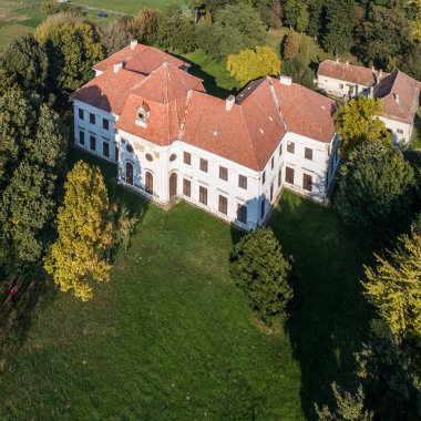 Nagyberki 'deki güzel şato.