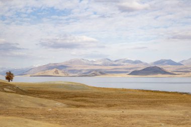 Moğolistan 'da güzel göl ve dağlar
