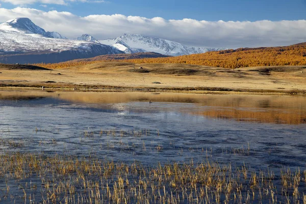 Осенью Монголии Горы Озеро — стоковое фото