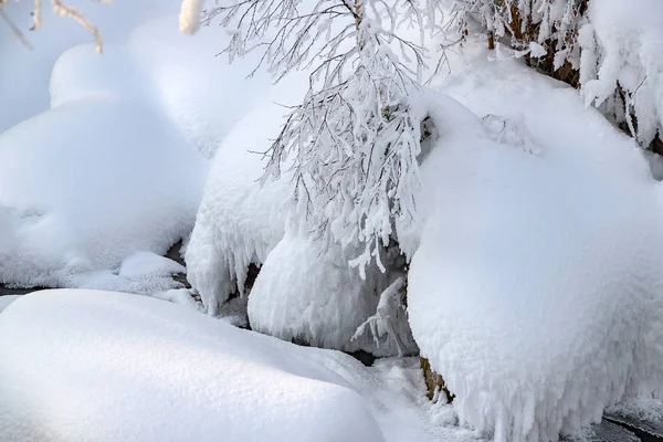 Winterlandschaft Mit Eis Und Schnee Gebirgsfluss Vom Pechersk Wasserfall Altai — Stockfoto