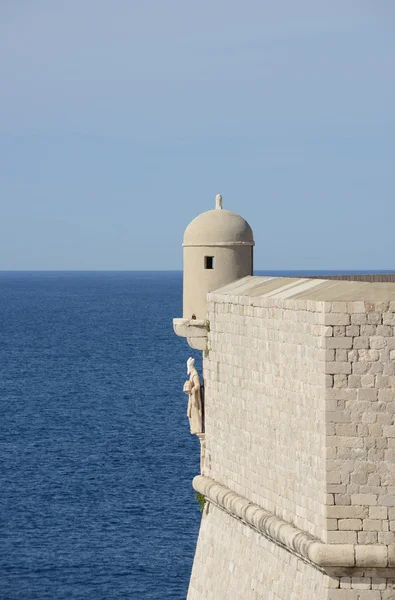 Tower and walls of Dubrovnik, Croatia. — Stock Photo, Image