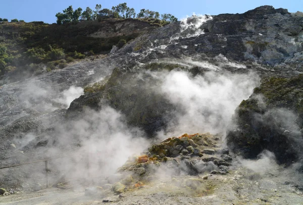 Fumarole etkin vulcano Solfatara içinde