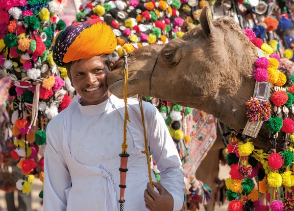 Concurso tradicional de decoración de camello en camello mela en Pushka — Foto de Stock