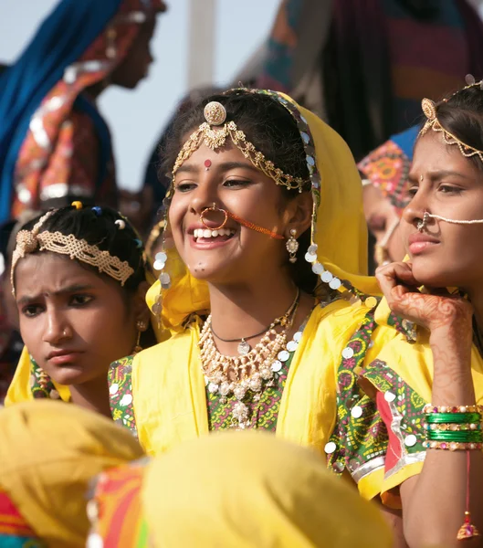 An unidentified girls  in colorful ethnic attire attends at the — Stock Photo, Image