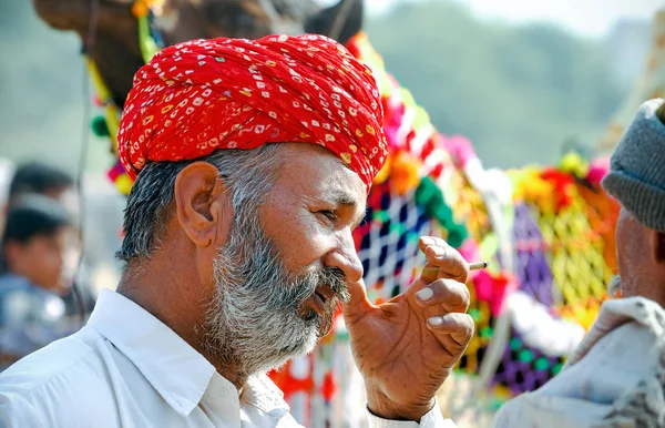 Portrait of a smoking Rajasthani Indian man — Stock Photo, Image