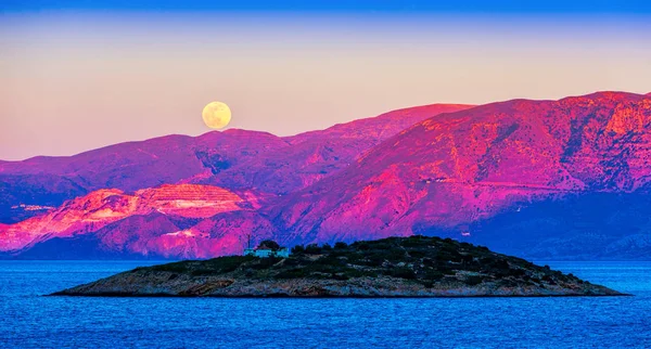 Πανσέληνος πάνω από την Κρήτη στο ηλιοβασίλεμα — Φωτογραφία Αρχείου