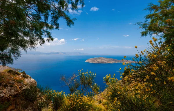 Blick auf mirabello bucht und pseira insel, sitia, beton, griechenland — Stockfoto