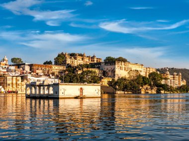 Udaipur şehir Palace, PICHOLA lake, Hindistan.