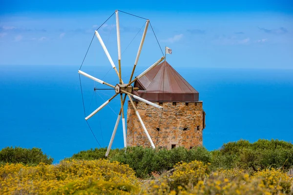 希腊克里特岛上的老风车. — 图库照片