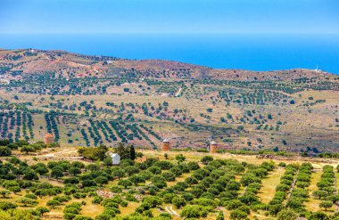 Yunanistan 'ın Girit adasındaki eski yel değirmenleri.