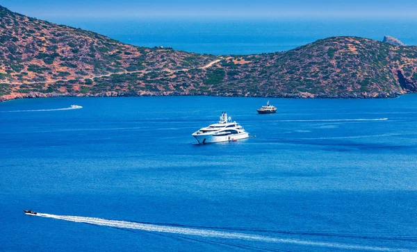 ギリシャクレタ島沖の豪華なヨット. — ストック写真