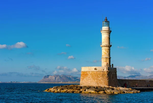 Yunanistan 'ın Girit adasındaki Chania' daki eski Venedik deniz feneri — Stok fotoğraf