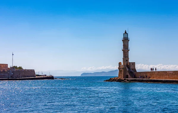 Yunanistan 'ın Girit adasındaki Chania' daki eski Venedik deniz feneri — Stok fotoğraf
