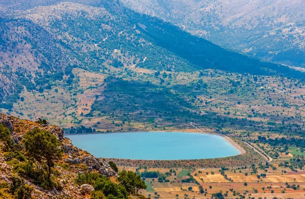 Meseta de Lassithi con un embalse artificial, Creta, Grecia — Foto de Stock