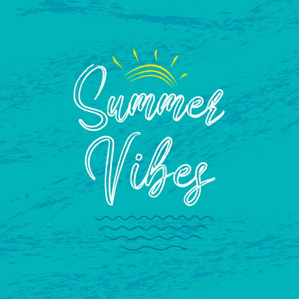 Logo Summer Vibes Abstrakcyjnym Słońcem Projektowaniem Fal Morskich Grunge Tle — Wektor stockowy