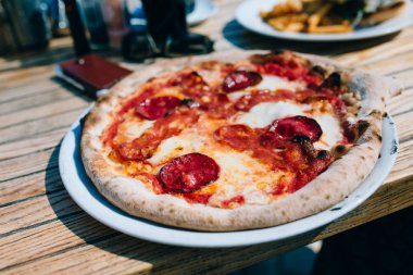 Pizza ile sosis