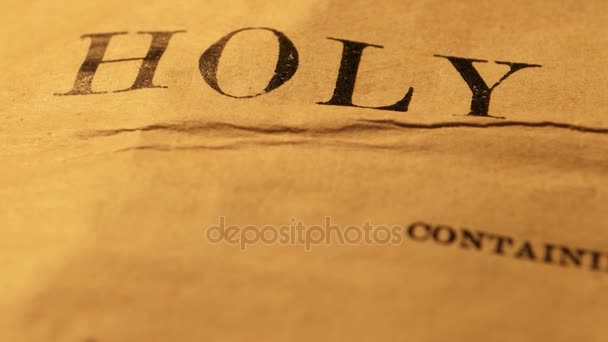 Staré holy bible — Stock video