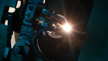 Endüstriyel makine çalışır 