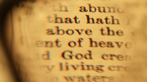 Staré holy bible — Stock video