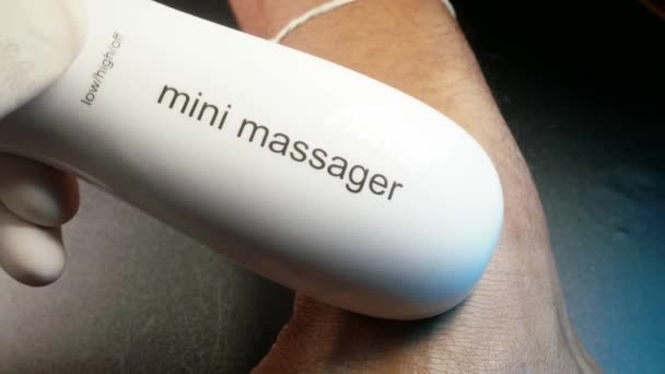 Mini Massager trillen — Stockvideo