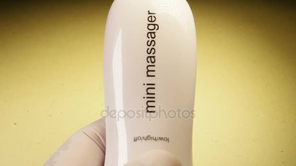 Mini Massager Vibrating — Stock Video