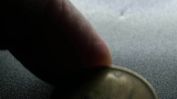Närbild av mycket gamla mynt — Stockvideo