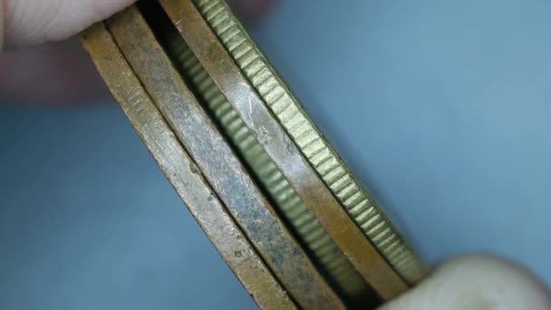Πολύ παλιά νομίσματα σε κοντινό πλάνο — Αρχείο Βίντεο