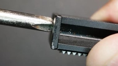 Bir cıvata vidalama 