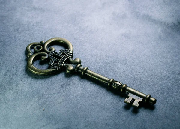 古典的な鍵を閉じる — ストック写真