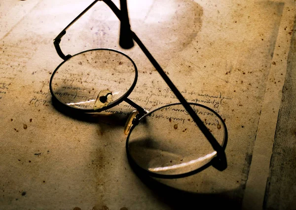 Close Old Classic Spectacles Book Background — Stock Photo, Image