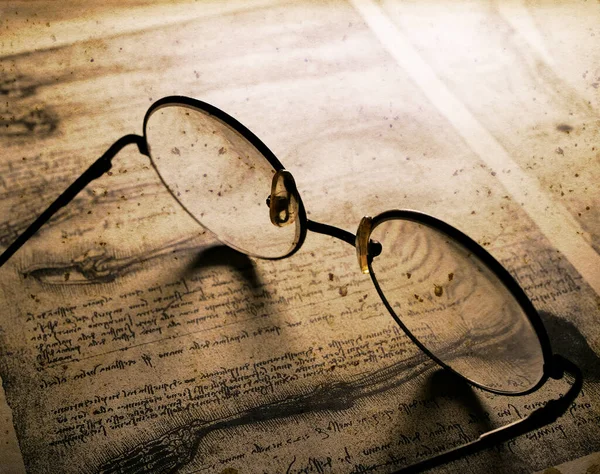 Close Old Classic Spectacles Book Background — Stock Photo, Image