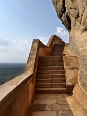 Sigirya Kayası Sri Lanka 'da eski bir kaledir. Sigiriya bir UNESCO Dünya Mirası Alanıdır. Burası Dambulla Sri Lanka 'da.
