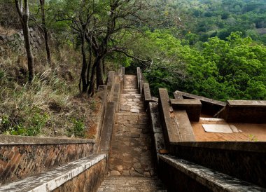 Sigirya Kayası Sri Lanka 'da eski bir kaledir. Sigiriya bir UNESCO Dünya Mirası Alanıdır. Burası Dambulla Sri Lanka 'da.