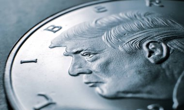 Donald Trump'ın yüzü bozuk para makro çekiminde