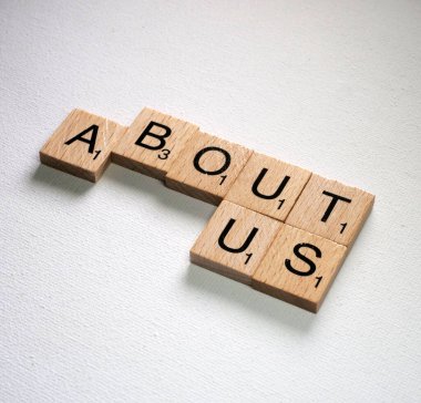 Hakkımızda etiket scrabble harflerden oluşan