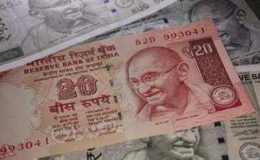 Makro, Hint Para Birimi 'ni kapat