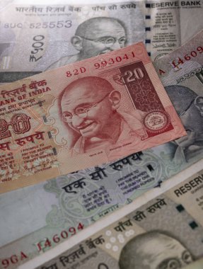 Makro, Hint Para Birimi 'ni kapat