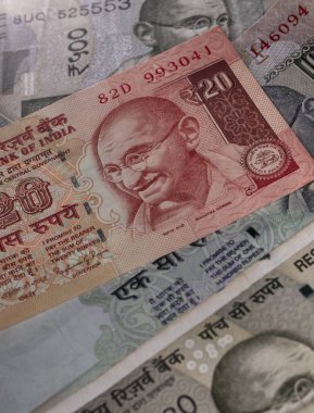 Makro, Hint Para Birimi 'ni kapat